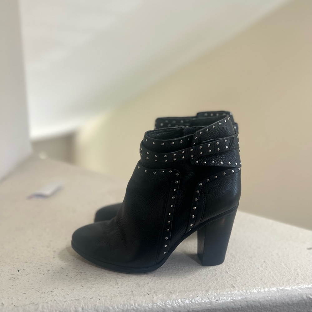 Vince Camuto Faythes black leather studs Bootie‎ ankle heel boot Women Sz 7.5